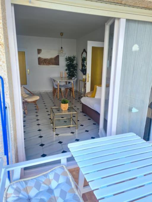 Beachside 2-bd Near Barcelona Apartment *